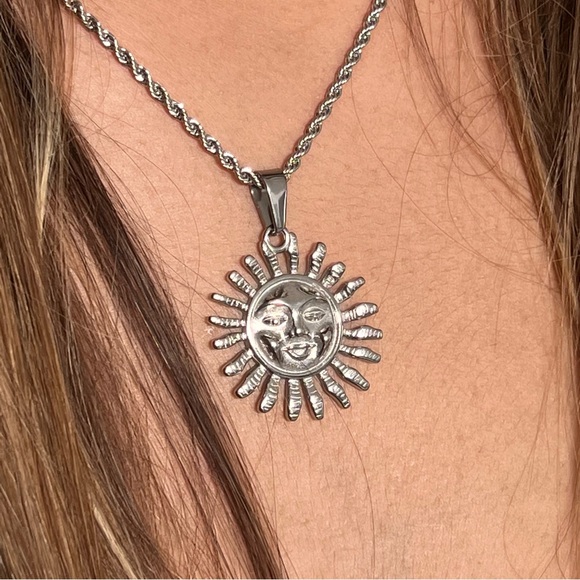 Soleá Handmade Necklace - Picture 8 of 11